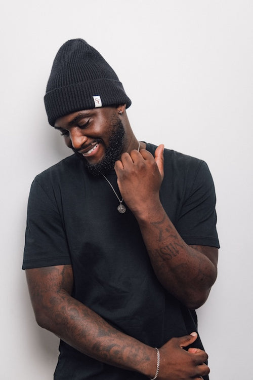 photo adulte bonnet noir